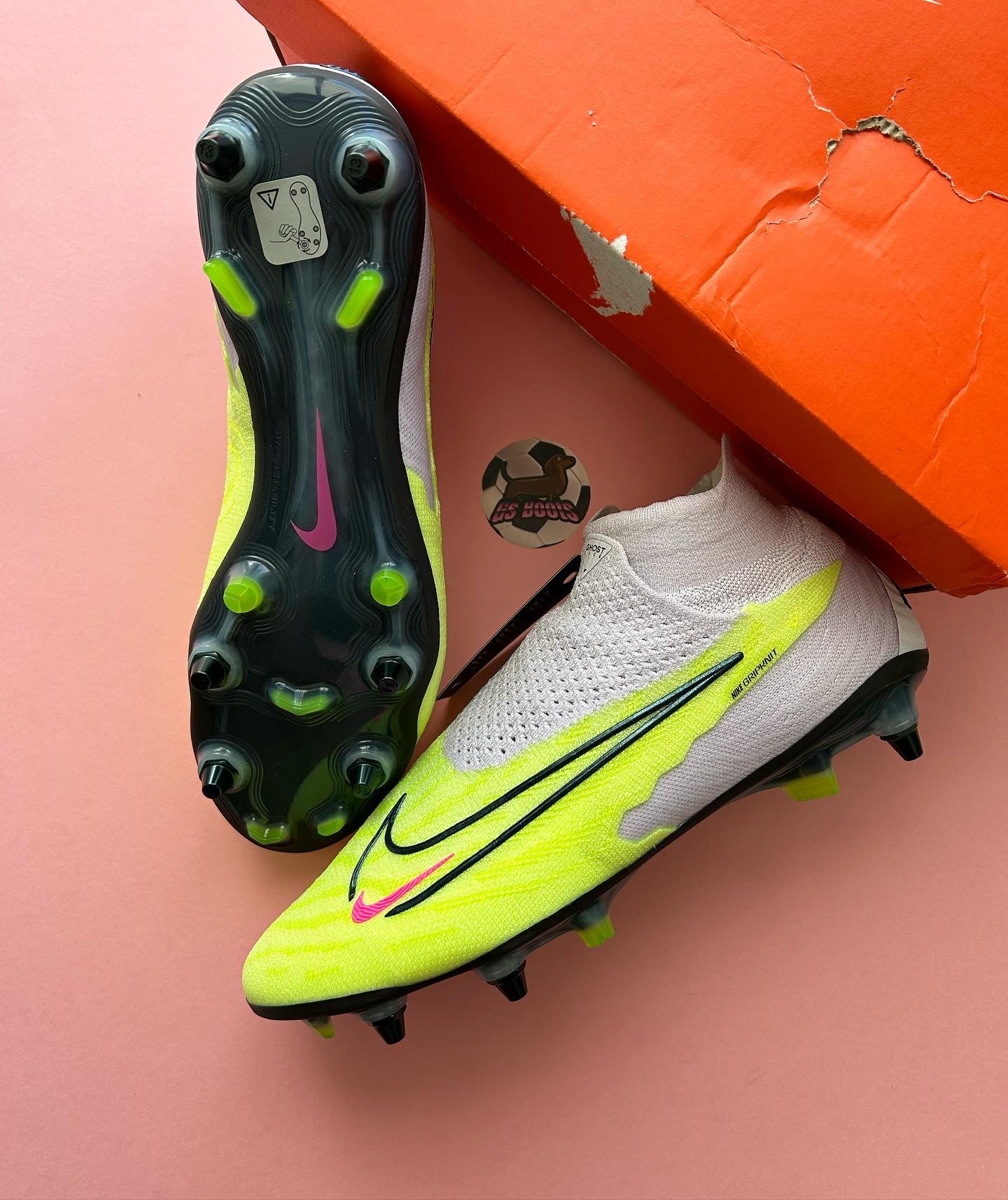 nike hypervenom phatal